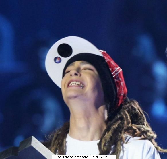 nelamuriri? - nu...eu am auzit ca la 12 ani shia inceput viatza - Tom Kaulitz(chitara)
