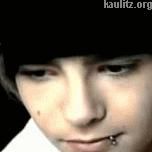 oups!!! lui tom i se scoala.... - zuzelor...c subiect..v'ati gasit si voi - Tom Kaulitz(chitara)