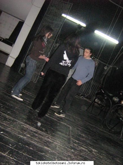 photos with us ;) - vika in poza;;si popcorn:X - Haideti sa ne cunoastem!