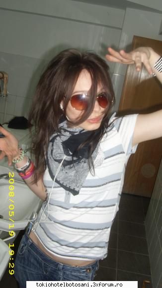 photos with us ;) - scz d mai sus;...a fost fara sa vreau:D:D:D Poza - Haideti sa ne cunoastem!