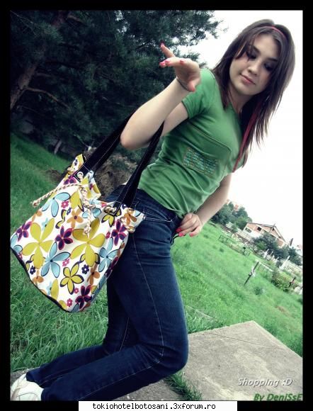 =(  =(  =(  :rusine: 

shopping in cimitir :)) photos with us ;)