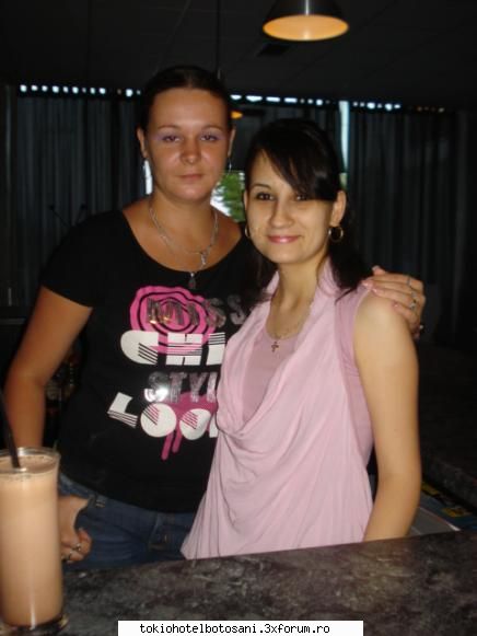 photos with us ;) - eu si Karolina,colega mea buna,la inceput de - Haideti sa ne cunoastem!