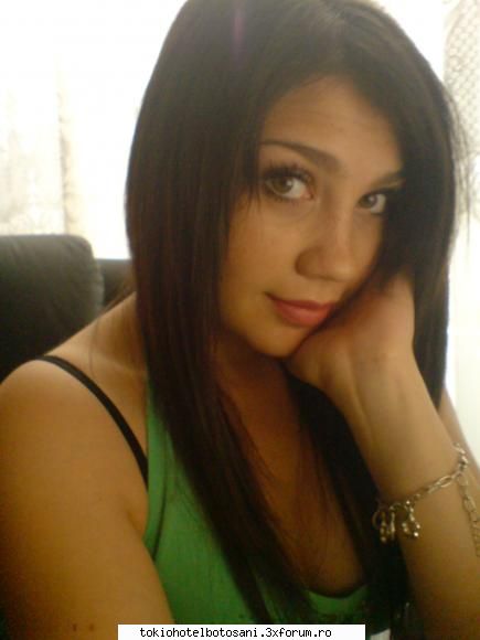 photos with us ;) - e asa scumpa mititica :D o pozica noua q mn :* e - Haideti sa ne cunoastem!