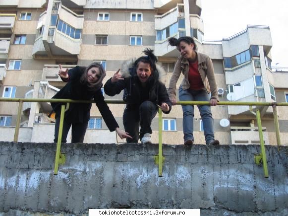photos with us ;) - ma recunoashteti ? ma bagam si eu in seama pe - Haideti sa ne cunoastem!