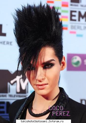 waw...bill :X - mersi ...:D ........intradevar il schimba mult pe - Bill Kaulitz(vocal)